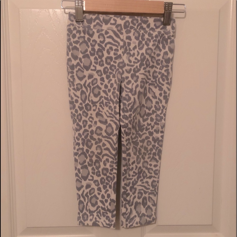 Adorable gray and white leopard print  leggings